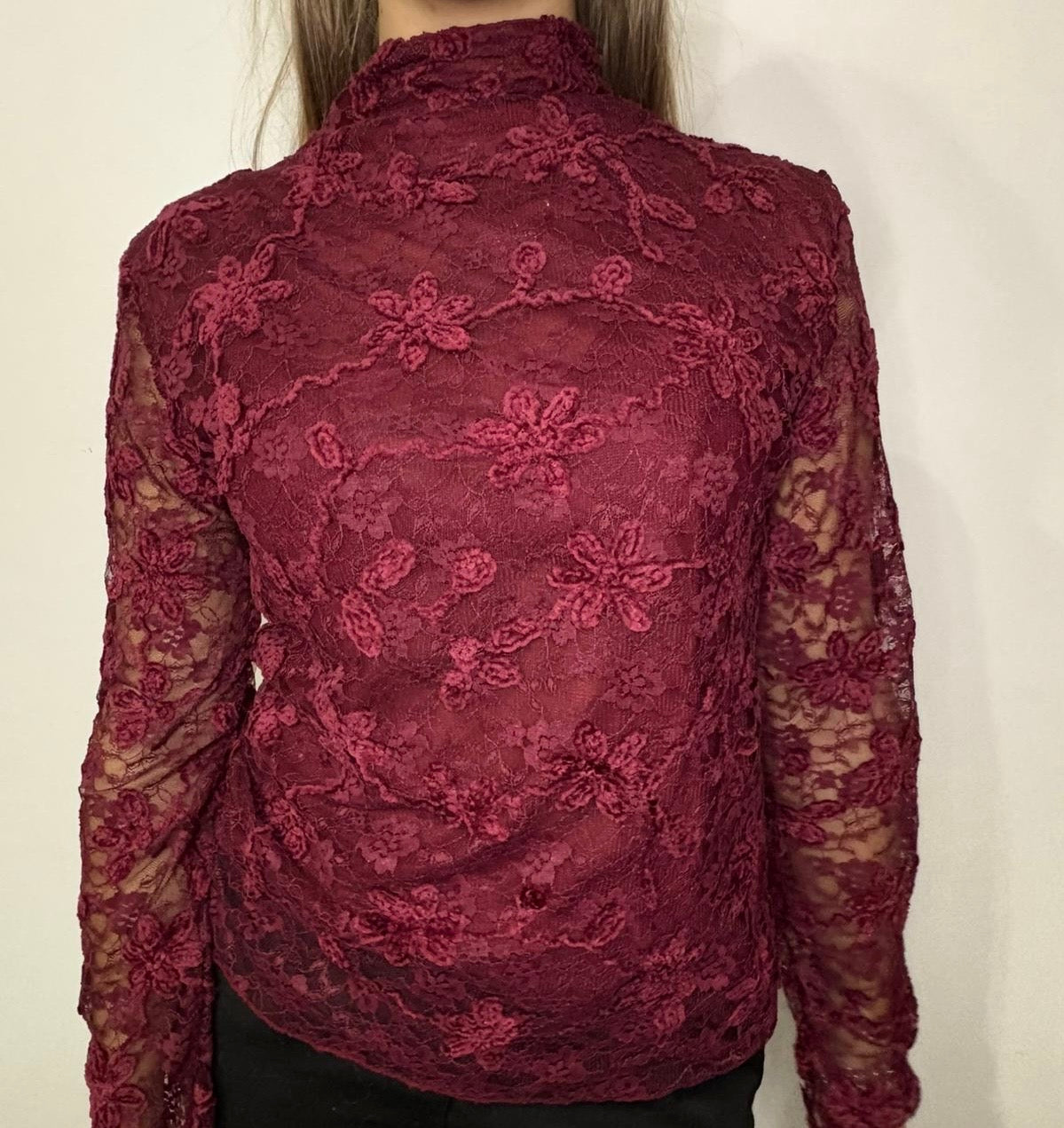 Maglia in pizzo con dettagli in ciniglia (variante borgogna)