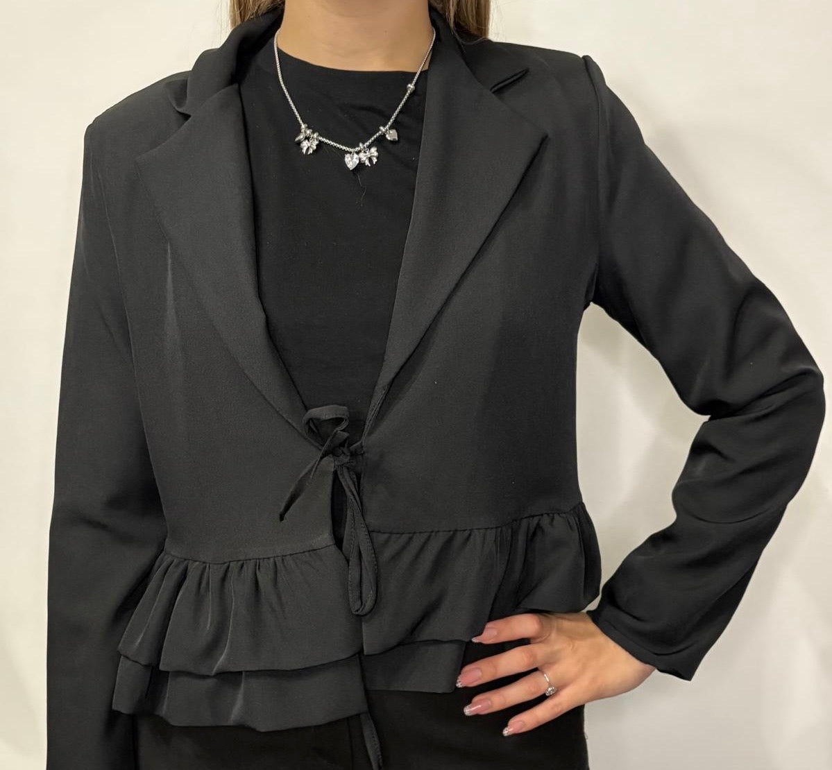 Blazer crop con voilant