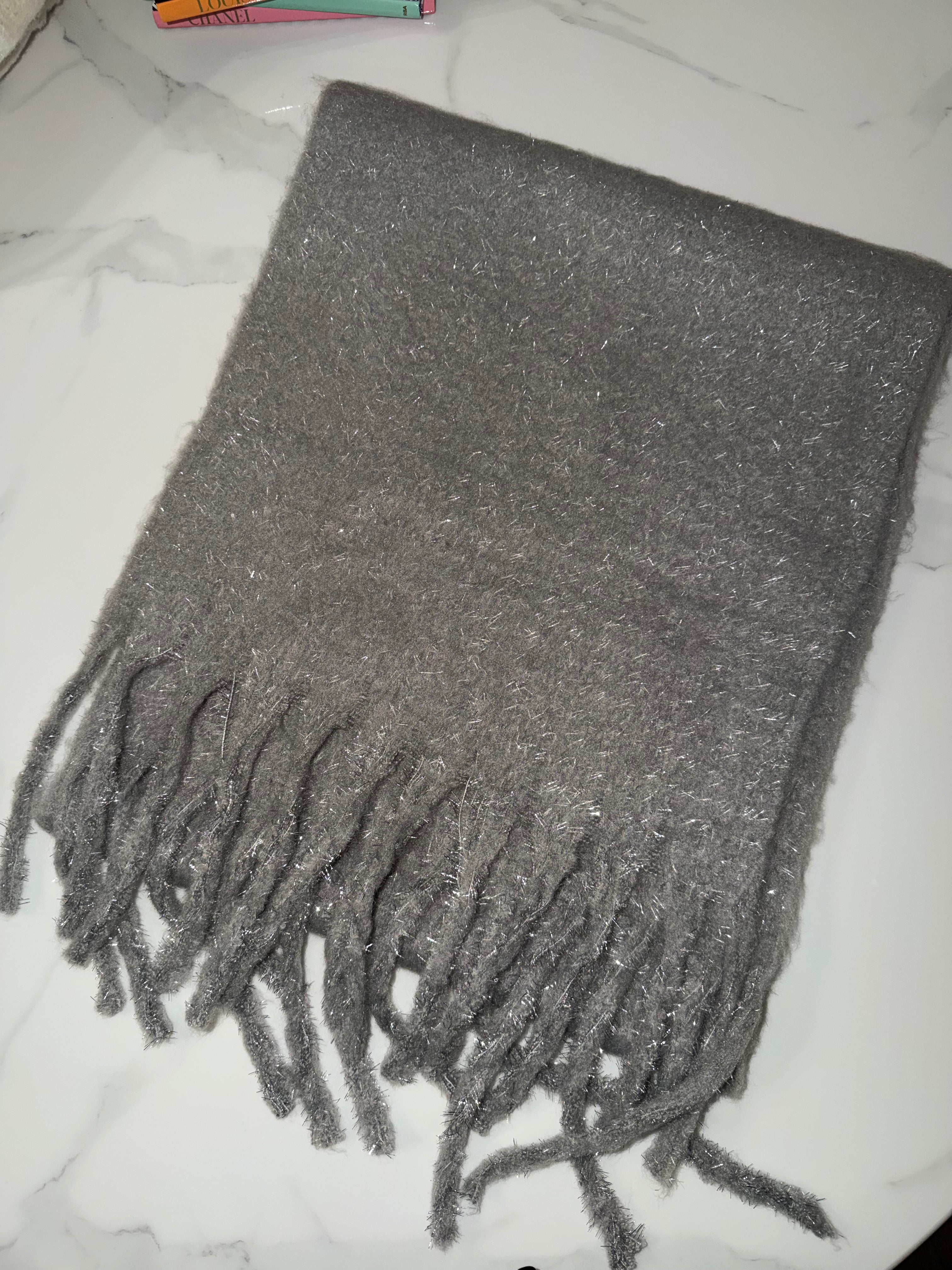 Sciarpa frange (variante grigia)